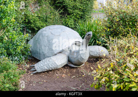 Grande scultura di una tartaruga galapagos da Plymouth Hoe Foto Stock