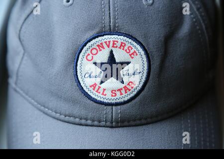 Converse All Star chuck taylor cappello da baseball ricamato badge su un cappello da baseball. Foto Stock