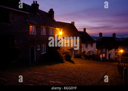 Oro Hill è una ripida strada di ciottoli nella città di Shaftesbury in inglese nella contea del Dorset Foto Stock