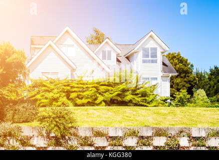 Casa per la borghesia durante la giornata di sole Foto Stock