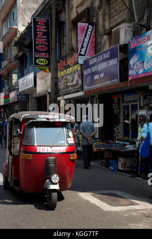 Il Pettah Colombo Sri Lanka primo Cross Street Tuk Tuk Foto Stock