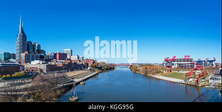 Nashville skyline dal ponte di Seigenthaler, Nashville, Tennessee, Stati Uniti d'America. Foto Stock