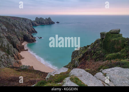 Logan Rock, Penwith Peninsula, Cornovaglia, Inghilterra, Regno Unito Foto Stock