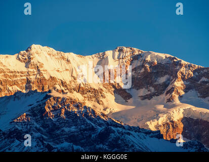 Monte Aconcagua, sunrise, Parco Aconcagua, centrale Ande, Provincia di Mendoza, Argentina Foto Stock