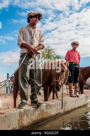 Gauchos con cavalli, vallecito, san juan provincia, argentina Foto Stock