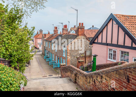 Lungomare di Aldeburgh, una città costiera di Suffolk, East Anglia, Inghilterra Foto Stock