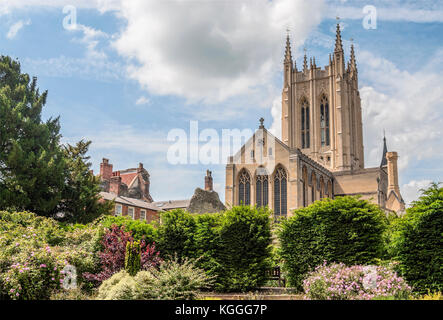 St. Edmundsbury Cathedral Churchyard, Suffolk, Inghilterra Foto Stock