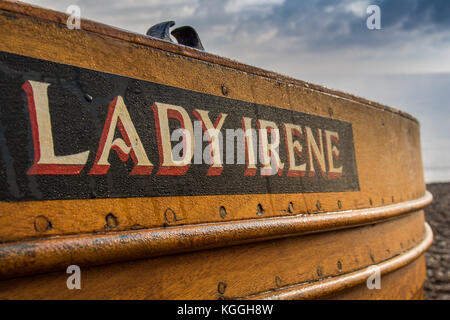 Signora Irene vintage in legno granchio barca da pesca a deal, Kent nel Regno Unito. Foto Stock