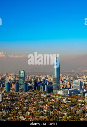 Providencia con gran torre santiago visto dal parco metropolitano, Santiago del Cile Foto Stock