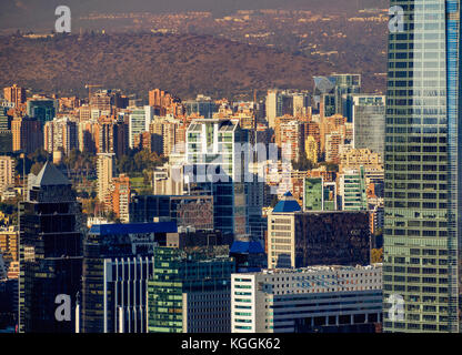 Providencia con gran torre santiago visto dal parco metropolitano, Santiago del Cile Foto Stock