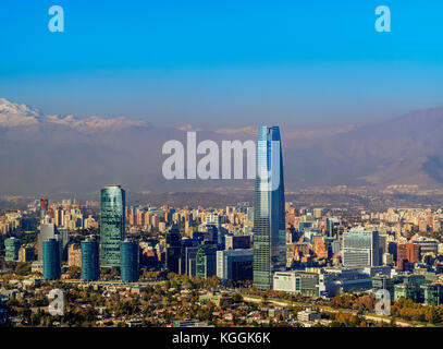 Providencia con gran torre santiago visto dal parco metropolitano, Santiago del Cile Foto Stock