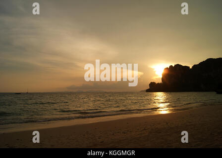 Sunset over krabi Foto Stock
