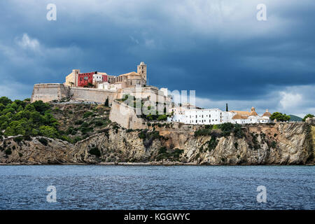 La città di Ibiza e la cattedrale di santa maria d'Eivissa, isole Baleari, Spagna. Foto Stock