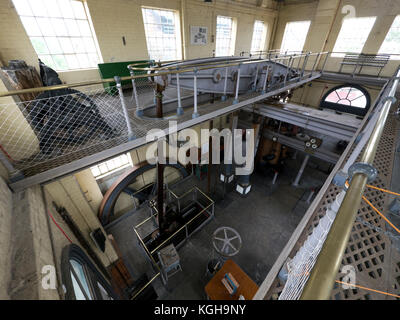 Vista interna della Eastney Beam Engine House a Portsmouth, costruita nel 19° centesimo per il pompaggio delle fogne, contiene motori a vapore Boulton e Watt Foto Stock