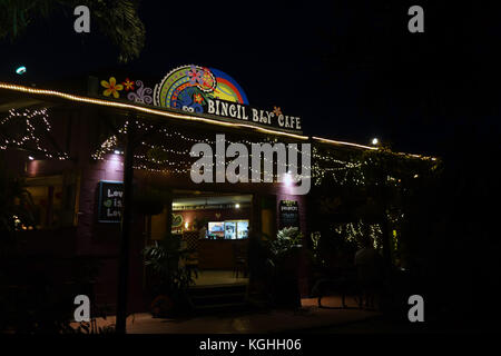 Bingil Bay Cafe di notte, Bingil Bay, Mission Beach, Queensland, Australia. N. PR o MR Foto Stock