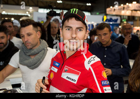 Milano, Italia. 07 novembre 2017. Nella prima giornata di EICMA Ducati ha portato i suoi piloti di Moto GP, Jorge Lorenzo e Andrea Dovizioso. Credit: Luca Marenda/Pacific Press/Alamy Live News Foto Stock