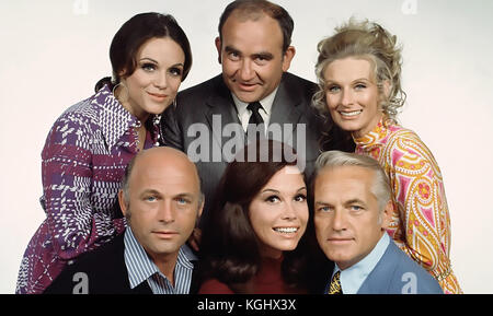 MARY TYLER MOORE SHOW CBD TV SITCOM SERIE 1970-1977. Da Sinistra In Alto: Valerie Harper, Ed Asner, Cloris Leachman, In Basso: Gavin Macleod, Mary Tyler Moore, Ted Knight. Foto Stock