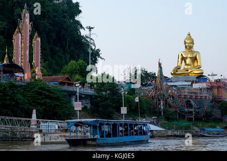 Provincia di CHIANG RAI, Tailandia - 4 novembre 2017:statua del Buddha a triangolo dorato. Foto Stock