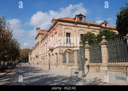 Il Parlamento della Catalogna nel parco Ciutadella a Barcellona Spagna il 1 novembre 2017. costruito originariamente come un arsenale, l'edificio risale al 1727. Foto Stock