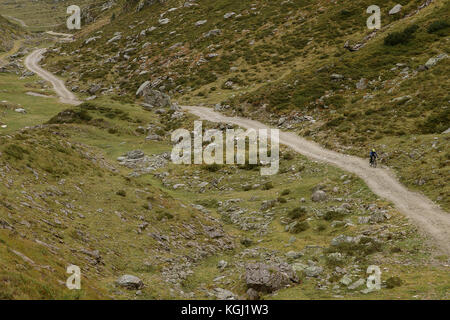 Gli amanti della mountain bike nelle montagne austriache Foto Stock