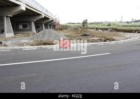 La costruzione di una nuova strada di accesso all'aeroporto progredisce in modo soddisfacente Foto Stock
