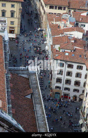 Tetti di Firenze e scene di strada sotto vista dal overhad Foto Stock