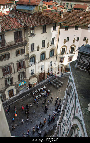 Firenze street scene visto dalla posizione elevata sul duomo Foto Stock