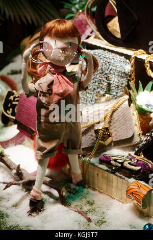 Parigi, Francia. 7 Nov, 2017. La rivelazione di Natale di finestra visualizzata al Printemps Haussmann store il 7 novembre 2017 a Parigi, Francia. Credito: Bernard Menigault/Alamy Live News Foto Stock