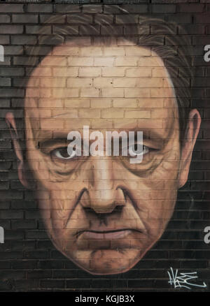 Manchester, Regno Unito. 08 nov, 2017. street artwork raffigurante attore attore americano, regista, produttore e sceneggiatore Kevin Spacey nel sobborgo di burnage, manchester, Regno Unito martedì 7 novembre 2017 credit: Matthew wilkinson/alamy live news Foto Stock