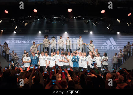 Berlino, Germania . 07 Nov, 2017. sul palco - durante la presentazione, DFB, Jersey presentazione per il prossimo 2018 Coppa del Mondo in Russia - WM 2018, la base di Berlino, Uferhallen, Foto: Uwe Koch/fotobasis.org Credito: Uwe Koch/Alamy Live News Foto Stock