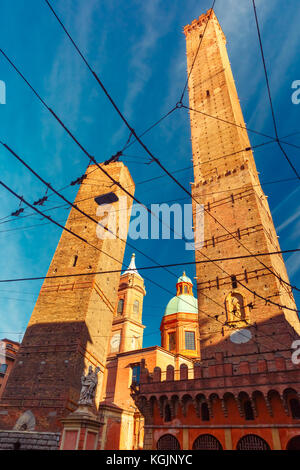Famose due torri di bologna, Italia Foto Stock