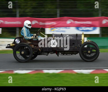 Andrew Howe-Davies, SCAT Racer, Handicap gara per Edwardian automobili, VSCC, Formula Vintage, Round 4, Mallory Park, 12 agosto 2017, Chris McEvoy, circui Foto Stock