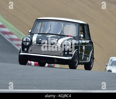 Jonathan Lewis, Rene de Vries, Austin Mini Cooper S, Maestri pre-66 touring cars, Maestri storica festa, Brands Hatch, maggio 2017. Brands Hatch, cla Foto Stock