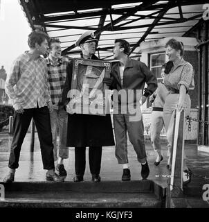 Barnacle Bill (1957) , Alec Guinness Foto Stock