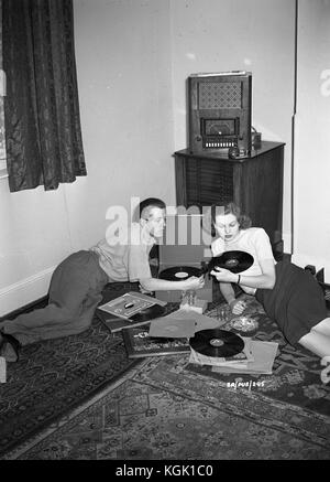 Brighton Rock (1947) , Richard Attenborough , Sheila Sim (moglie di Richard Attenborough) Data: 1947 Foto Stock