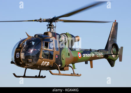 Etain, Francia - 24 ago 2016: Esercito francese Aérospatiale sa342m elicottero Gazelle tenuto spento. Foto Stock