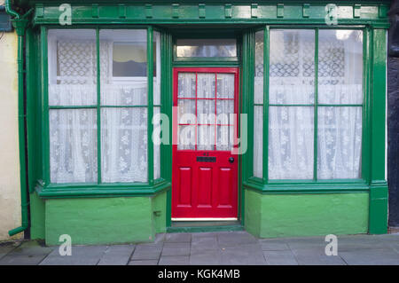 Il vecchio negozio di fronte convertito in una casa normale, Ludlow Shropshire, Regno Unito Foto Stock