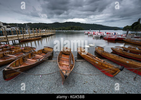 Bowness su Windermere; Barche a noleggio; Cumbria; Regno Unito Foto Stock