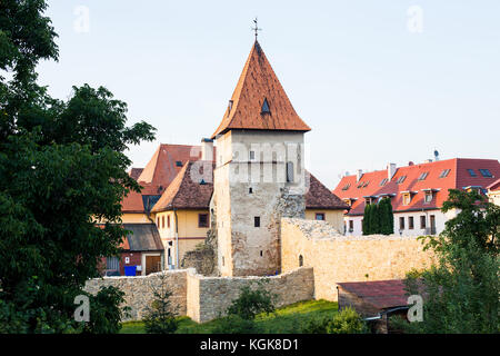 Bardejov, Slovacchia - 10 agosto 2015: una delle torri di fortificazione in bardejov è parte di meglio conservate città complesso parete in Slovacchia. Foto Stock