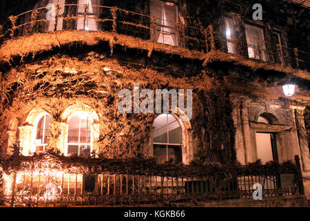 Il club del nord edificio coperto in Virginia superriduttore di notte illuminata da luci exteriour ad Auckland, in Nuova Zelanda, 12.Agosto 2010 Foto Stock