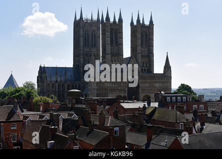 Vista della Cattedrale di Lincoln dalle mura del castello Foto Stock