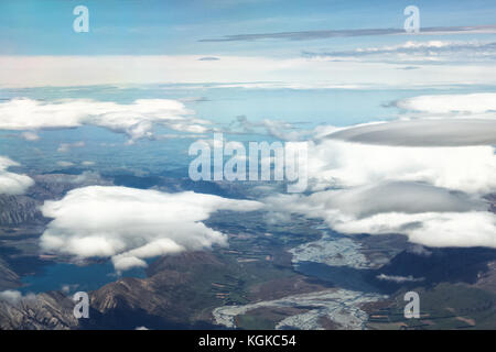 Vista aerea delle montagne della Nuova Zelanda, Isola del Sud. Si scatta una foto dall'aereo che parte da Sydney a Christchurch. Foto Stock