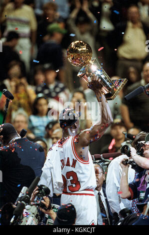 Michael Jordan in lizza per l'NBA Chicago Bulls durante il 1997 finali NBA . Foto Stock