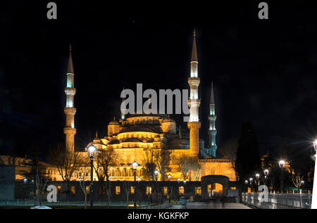 La moschea blu, Sultan Ahmet camii di notte, Sultan Ahmed park, Sultanahmet, lato europeo, istanbul, Turchia Foto Stock