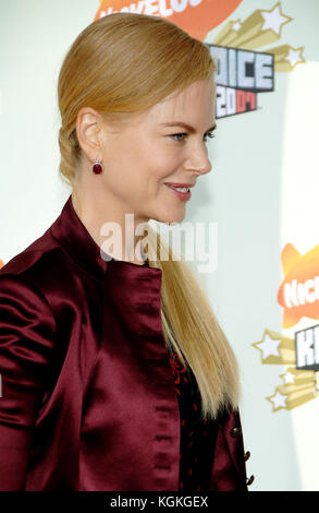 Nicole Kidman arrivando al nickelodeon il ventesimo annuale di kids Choice awards 2007 presso il padiglione pauley presso la UCLA di Los Angeles. headshot profilnicole kidman 005 = tre quarti di lunghezza, persone , verticale, sorridente, Stati Uniti d'America, celebrità, guardando la telecamera, fotografia, bestof, arte cultura e intrattenimento, ,, frequentando una persona, Topix, moda, nicole kidman, los angeles Foto Stock