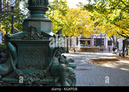 Il Lombardo lampada è un dono da Amburgo Germania in Giddings Plaza off il quartiere centrale dello shopping di Piazza Lincoln quartiere in Chicago Foto Stock