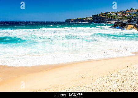 Pericolose condizioni di surf a Tamarama Beach a Sydney, NSW, Australia Foto Stock