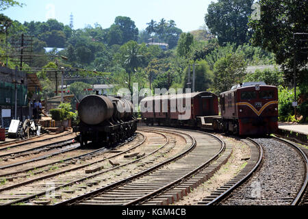 Giunzione Peradeniya Kandy Stazione Centrale Provincia dello Sri Lanka treno Foto Stock