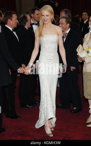 Nicole Kidman che arrivano a 78Academy of Motion Pictures (OSCAR) il Kodak Theatre di Los Angeles. 5 marzo 2006nicole kidman 339 = moda a piena lunghezza, persone, nicole kidman, attrice, verticale, Stati Uniti d'America, celebrità, guardando la telecamera, arte cultura e intrattenimento, evento, frequentando una donna soltanto una persona, ritratto, moda vestire, artista Foto Stock