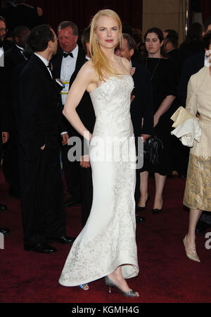 Nicole Kidman che arrivano a 78Academy of Motion Pictures (OSCAR) il Kodak Theatre di Los Angeles. 5 marzo 2006nicole kidman 341 = moda a piena lunghezza, persone, nicole kidman, attrice, verticale, Stati Uniti d'America, celebrità, guardando la telecamera, arte cultura e intrattenimento, evento, frequentando una donna soltanto una persona, ritratto, moda vestire, artista Foto Stock